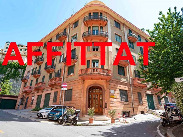 Appartamento trilocale in affitto in Via Lorenzo Stallo, Castelletto, Genova