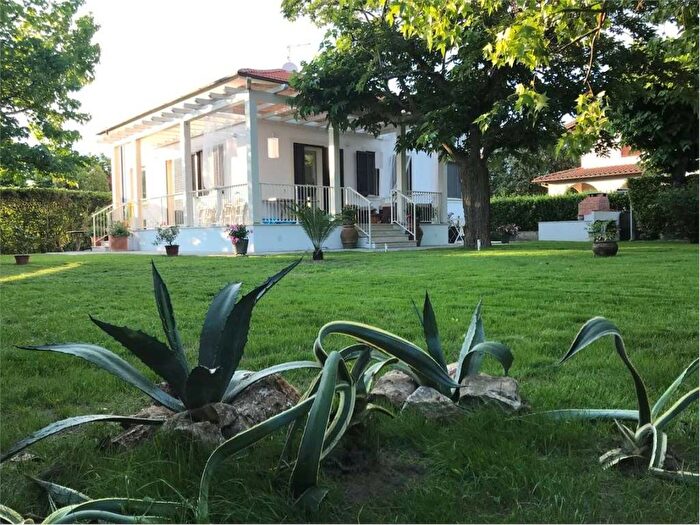 Casa quadrilocale in affitto in Vittoria Apuana, Forte dei Marmi