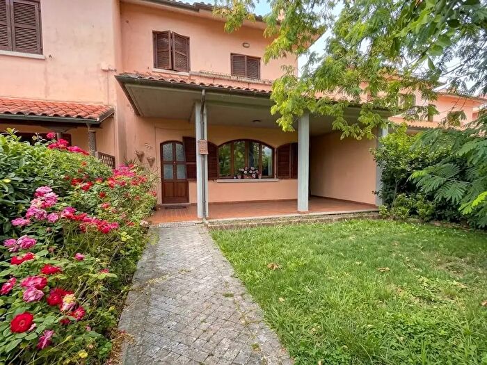 Casa con 7 locali in vendita in Via Don Minzoni, Fabriano