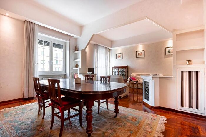 Appartamento con 6 locali in vendita in Via Appia Nuova, Roma