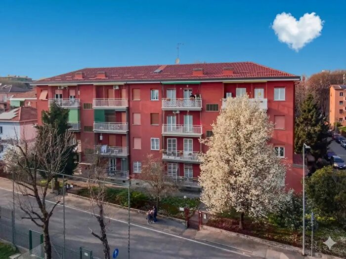 Appartamento trilocale in vendita in Via Molise, Monza