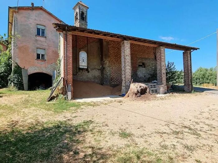 Casa con 6 locali in vendita in Strada Misano, Agazzano