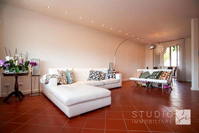 Casa con 6 locali in vendita in Via Ugo Foscolo, Montale