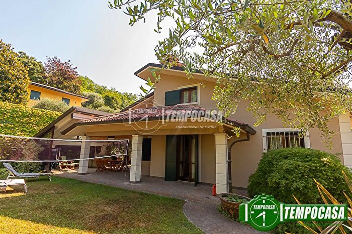 Casa con 6 locali in vendita in Via Milano, Botticino