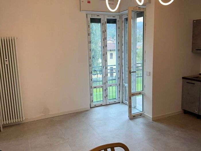 Appartamento monolocale in affitto in Via Giuseppe Merzario, Albate Muggiò, Como