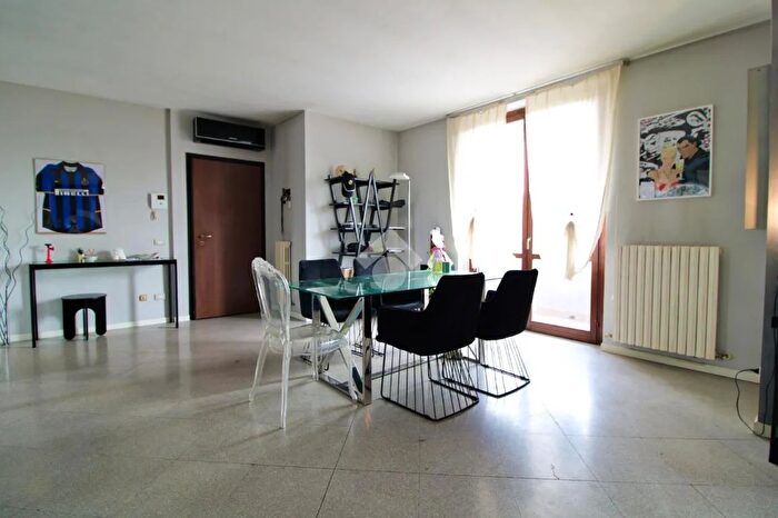 Appartamento trilocale in vendita in Via Primo Maggio, San Martino Siccomario