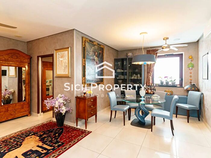 Casa con 8 locali in vendita in Via dei Piccioni, Catania