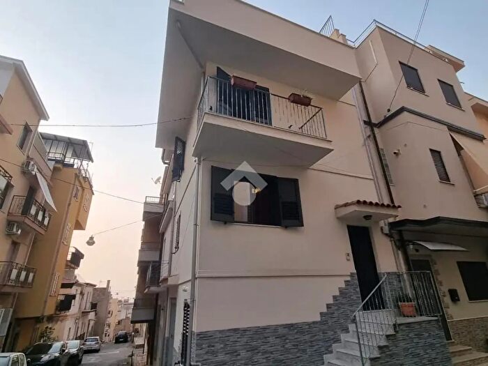 Casa bilocale in vendita in Via Umberto I, Bagnara Calabra
