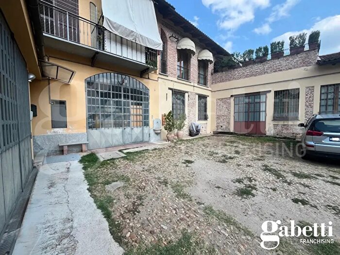 Appartamento con 7 locali in affitto in Via Isnardi, Asti