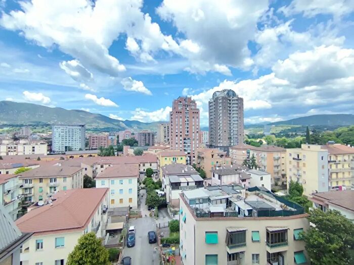 Appartamento con 8 locali in vendita in Terni