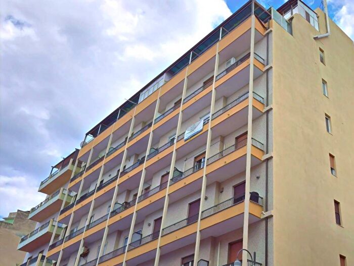 Appartamento trilocale in affitto in Via Alghero, Sonnino, Cagliari