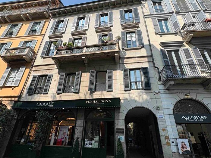 Appartamento quadrilocale in affitto in Via Fiori Chiari, Brera, Milano