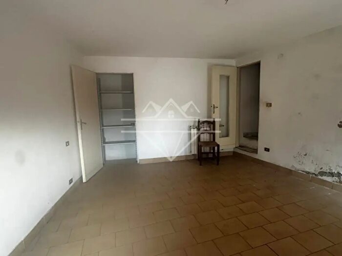 Casa quadrilocale in vendita in Carrara