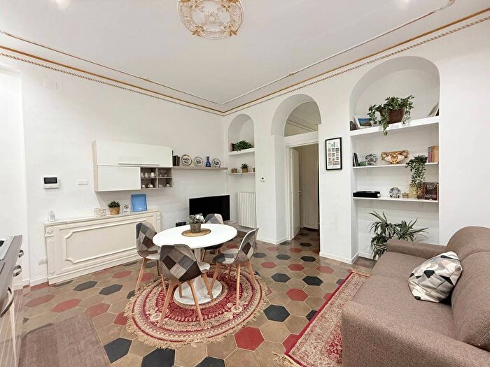 Appartamento trilocale in affitto in Via Carmagnola, Isola, Milano