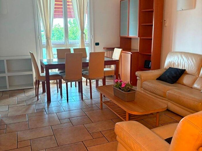 Appartamento trilocale in affitto in Piazza Francesco Carrara, Pezzotti Meda, Milano