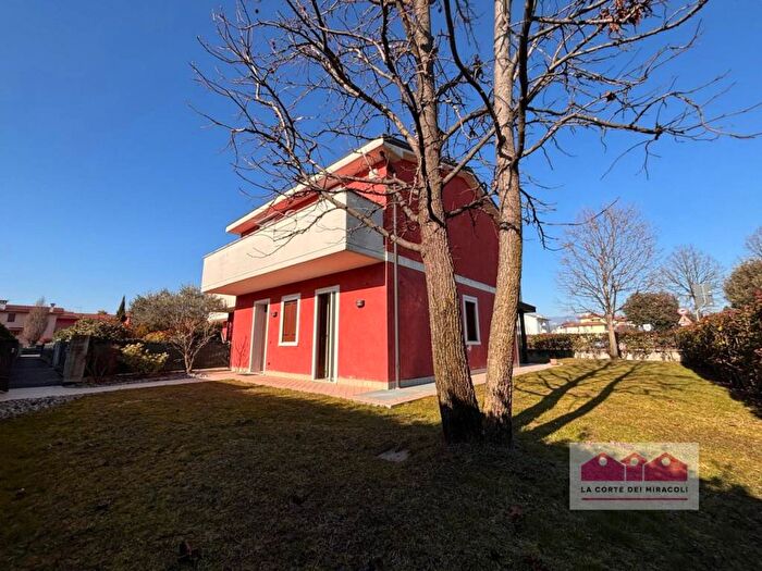 Casa con 5 locali in affitto in Via San Martino, Centro, Dueville