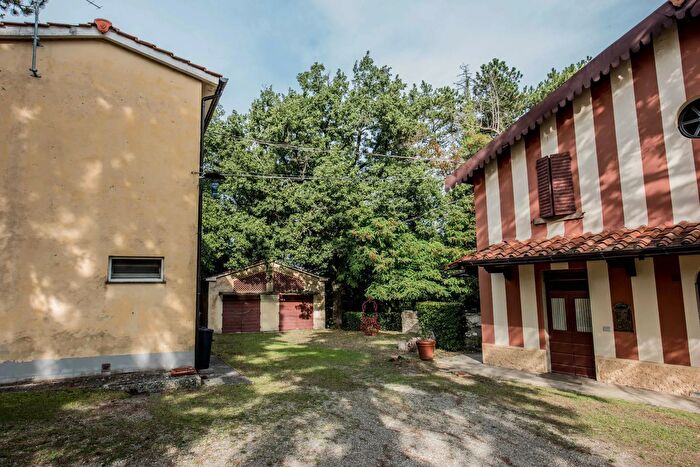 Casa con 20 locali in vendita in Località Torrino, Arezzo