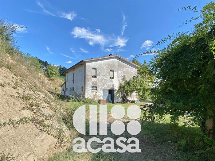 Casa con 6 locali in vendita in Sarsina