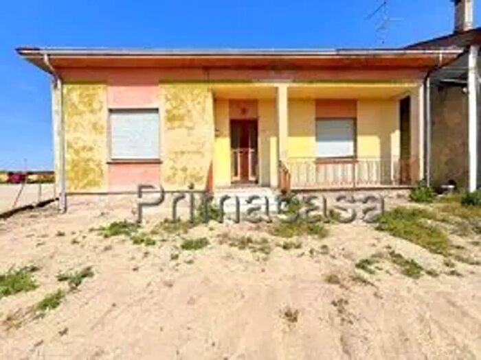Casa con 6 locali in vendita in Via Paluderè, Concamarise