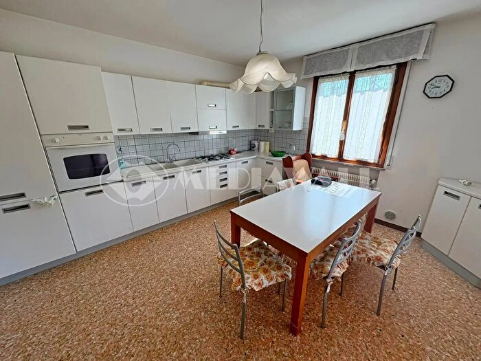 Casa con 7 locali in vendita in Via Ettore Fieramosca, Fontanafredda