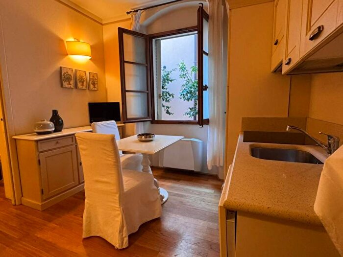 Appartamento bilocale in affitto in Via del Ponte alle Riffe, Le Cure, Firenze