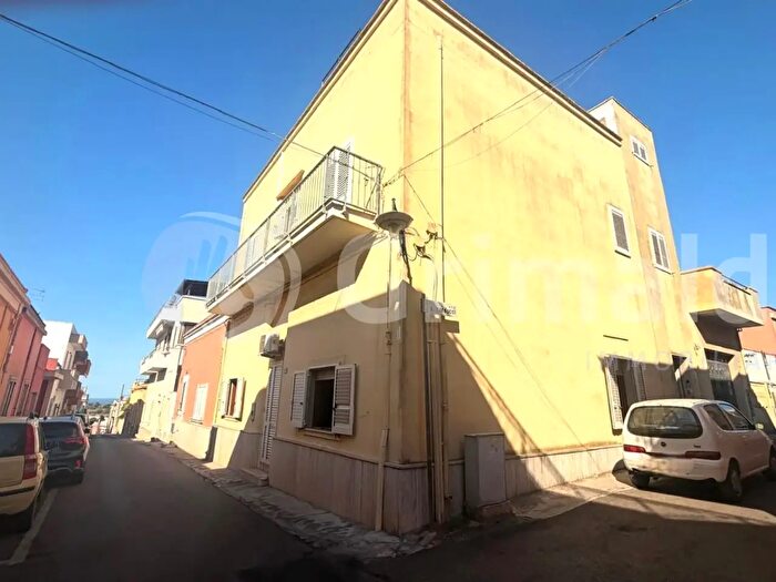 Casa con 11 locali in vendita in Via Carducci Angolo Via Pola, Sannicola