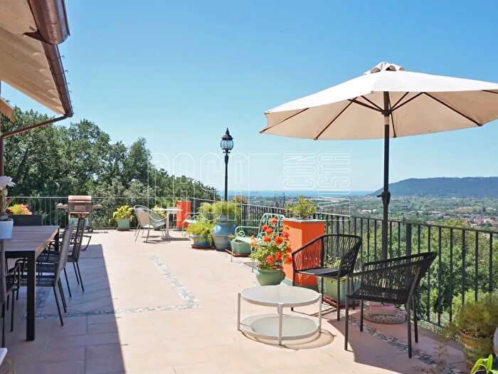 Casa con 12 locali in vendita in Via Provinciale, Castelnuovo Magra