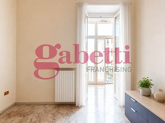Appartamento trilocale in vendita in Via Zara, Napoli