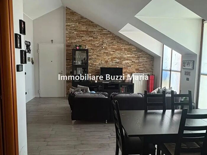 Appartamento trilocale in vendita in Via San Martino, Robecchetto Con Induno
