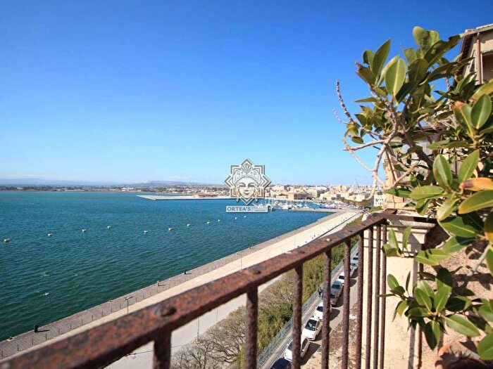 Appartamento con 6 locali in affitto in piazza duomo, Ortigia, Siracusa