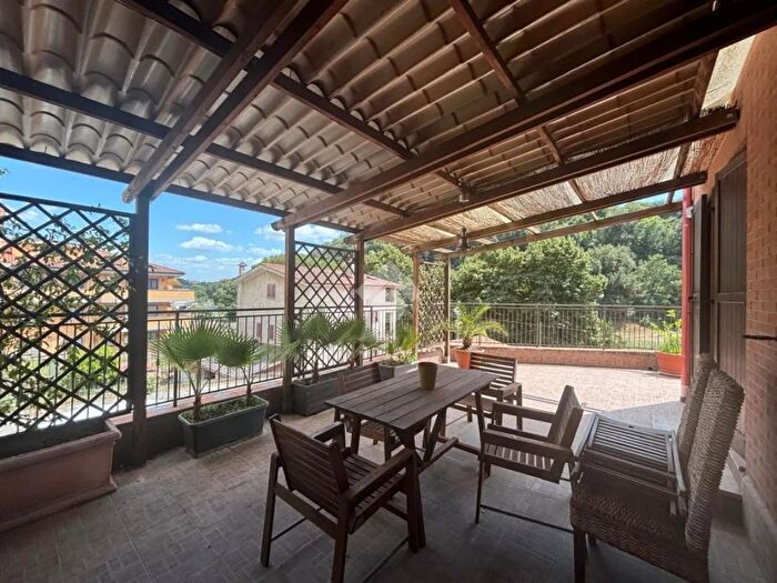 Appartamento trilocale in vendita in Via Vigna del Piano, Riano