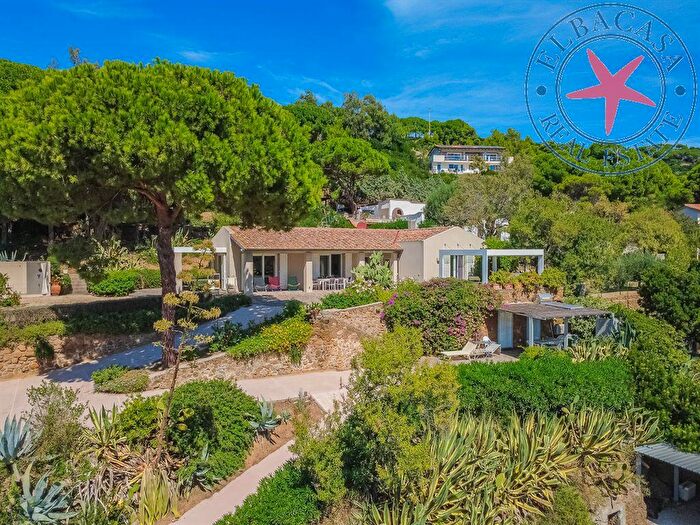 Casa con 7 locali in vendita in Capoliveri