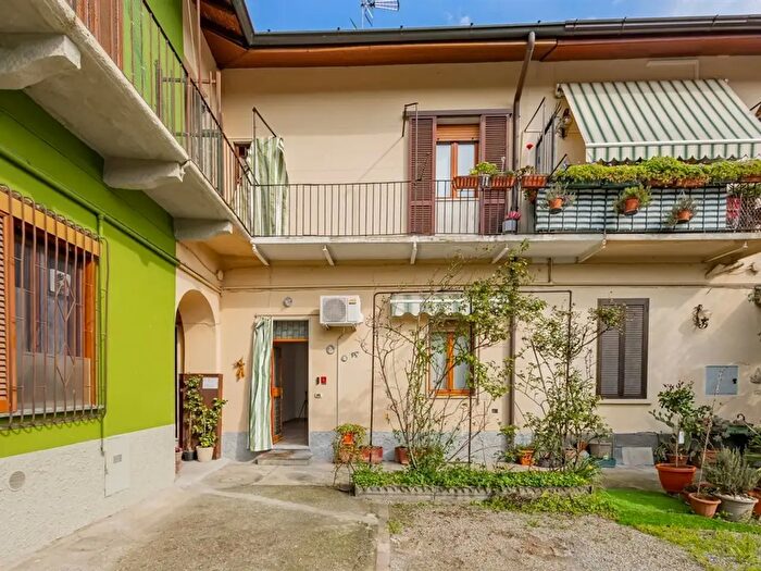Casa trilocale in vendita in Monza