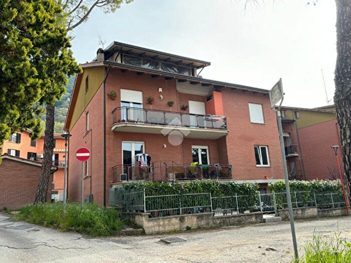 Appartamento trilocale in vendita in Via Meucci, Gubbio