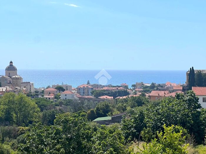 Appartamento trilocale in vendita in Via Piste, Loano