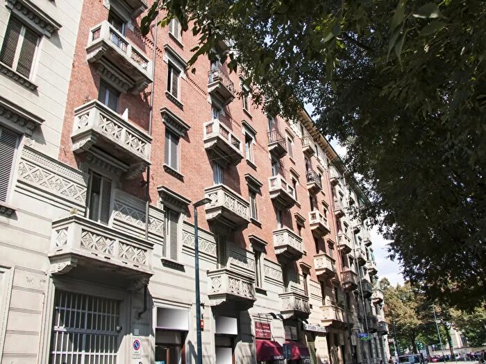 Appartamento trilocale in affitto in Piazza Camillo Bozzolo, Torino