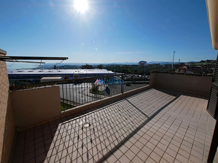 Casa con 5 locali in vendita in Vasto