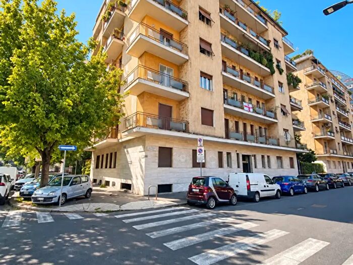 Appartamento trilocale in vendita in Via Savonarola, Milano