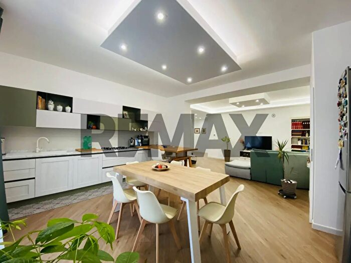 Appartamento trilocale in vendita in Via Giulio Petroni, Bari