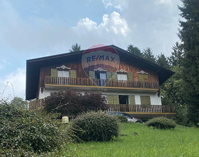 Casa con 12 locali in vendita in Viale Passeggio, Selvino