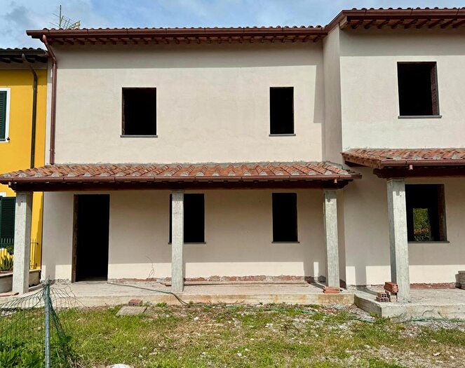 Casa con 5 locali in vendita in l, Capannori