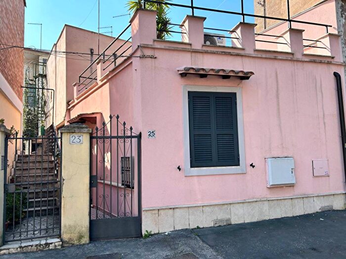 Appartamento bilocale in affitto in Via Filippo Re, Quadraro, Roma