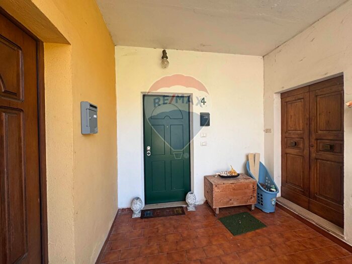 Casa con 6 locali in vendita in Foligno
