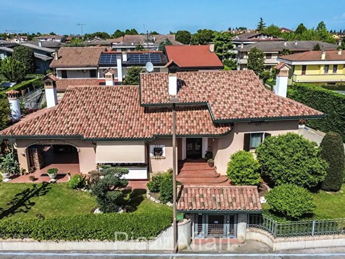 Casa con 6 locali in vendita in Via Donizzetti, Piove Di Sacco