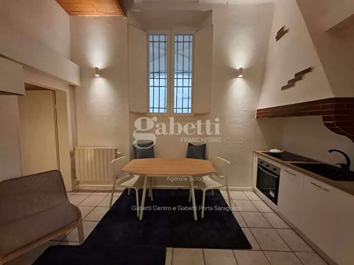 Appartamento bilocale in affitto in Via De Chiari, Bologna