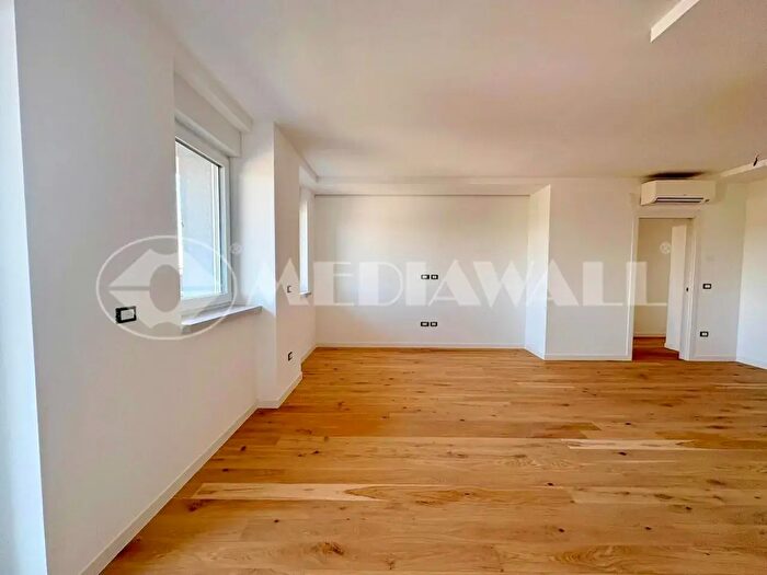 Appartamento con 7 locali in vendita in Via Guglielmo Oberdan, Pordenone