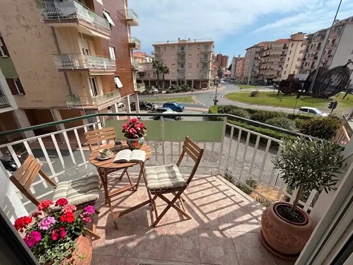 Appartamento bilocale in vendita in Via San Francesco, Taggia