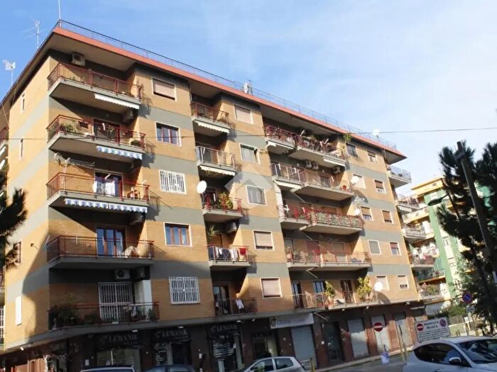 Appartamento trilocale in vendita in Via Edoardo Nicolardi, Napoli