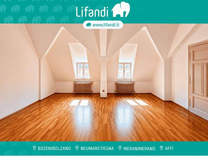 Appartamento quadrilocale in affitto in Via Cassa di Risparmio Sparkassenstraße, Centro, Bolzano