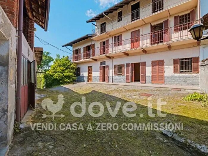 Casa con 6 locali in vendita in Via Montello, Divignano